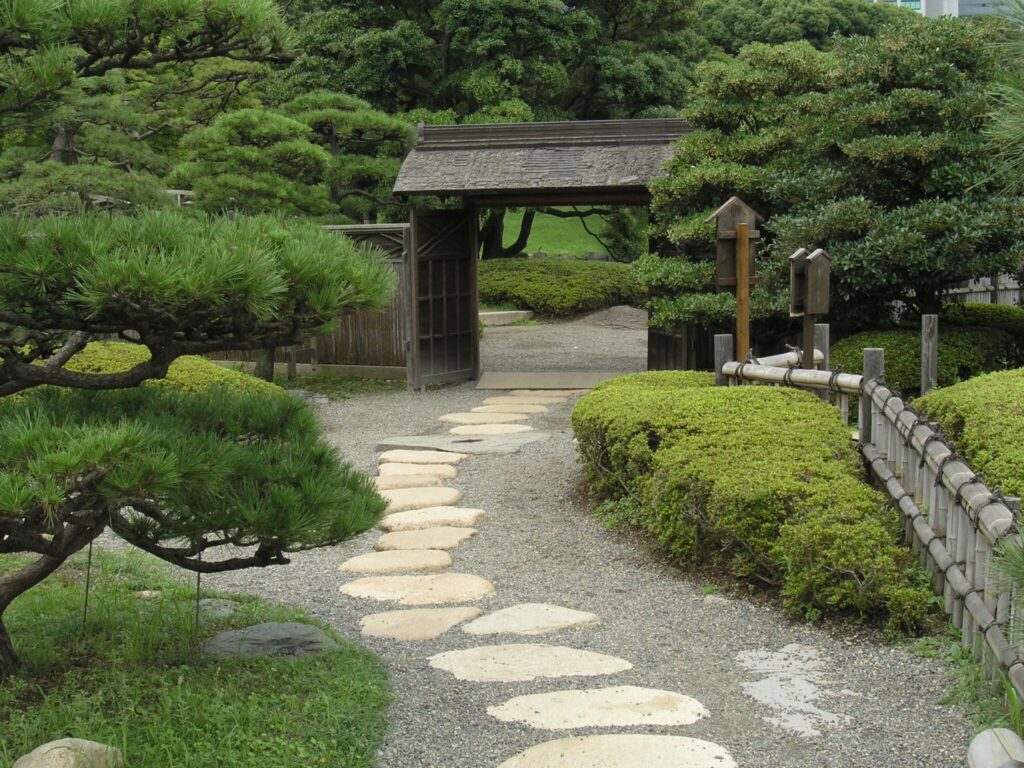 Trittsteine in Tokyos Hama Rikyū (großer Wandelgarten aus der Edo-Zeit). {5.8.2026}