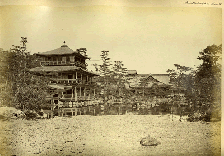 „Silberne Pavillon“ des Gingakuji (re.) (falsch als Kinkakudji beschriftet)