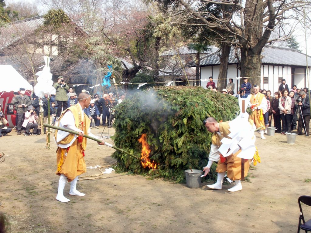 Das Freiluft-Feuerritual Saitō Goma