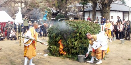 Das Freiluft-Feuerritual Saitō Goma