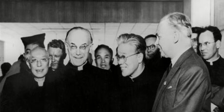 Der Erzbischof von Tokio, Tatsuo Peter Doi, und Kardinal Josef Frings (1954)