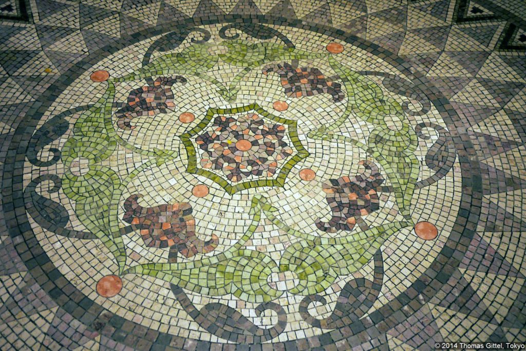 Mosaik in der Eingangshalle