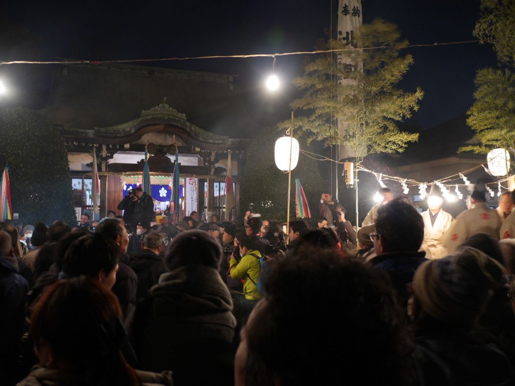 Taasobi im Tokumaru Kitano Schrein in Itabashi, Tokyo - Neujahrsfest in Itabashi im Kitano-Schrein