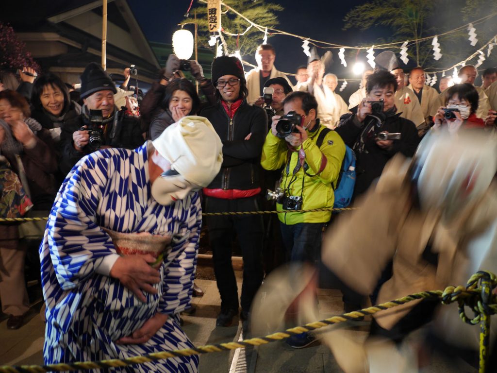 Taasobi im Tokumaru Kitano Schrein in Itabashi, Tokyo - Neujahrsfest in Itabashi im Kitano-Schrein