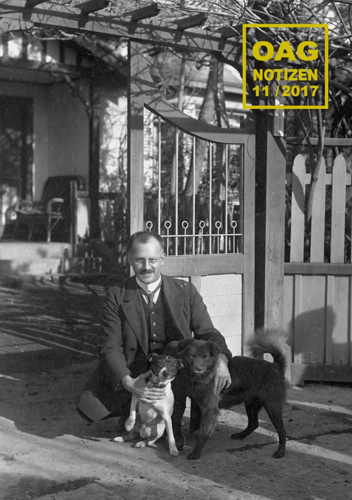 Georg Würfel (1880-1936). Um 1930 mit seinen Hunden vor seinem Haus in Sendai.
Archiv der Tōhoku Universität Sendai