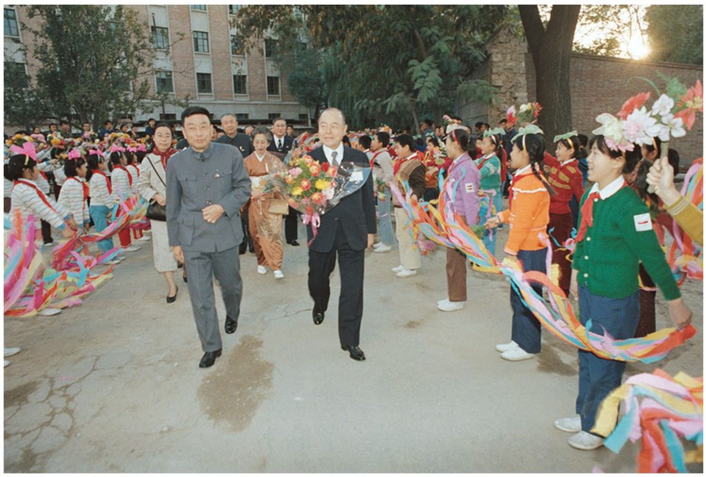 Governor Suzuki receives a big welcome in Beijing 1983