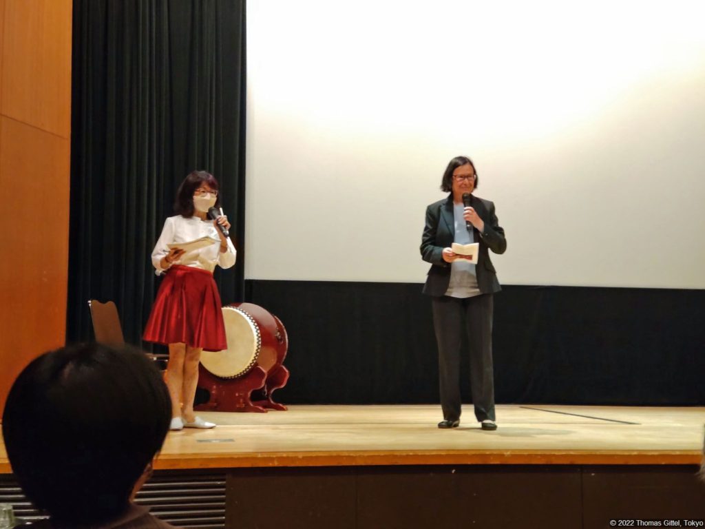 OAG-Vorsitzende Karin Yamaguchi, gedolmetscht von Kurahara Kazuko
