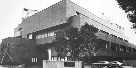 4. OAG-Haus Akasaka 1979 (von außen mit Kirschbaum)