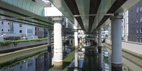 Edobashi Autobahn | Die Edobashi Autobahn wurde über dem Nihonbashi Fluss und einer Fernstraße gebaut. Edobashi Autobahn | Die Edobashi Autobahn wurde über dem Nihonbashi Fluss und einer Fernstraße gebaut.