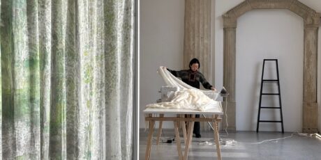 Die Künstlerin Ishii Kanako bei der Vorbereitung der Ausstellung in Berlin