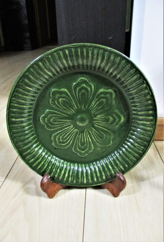 Foto 05 | Teller aus gennaiyaki genannter Keramik aus dem Museumsladen