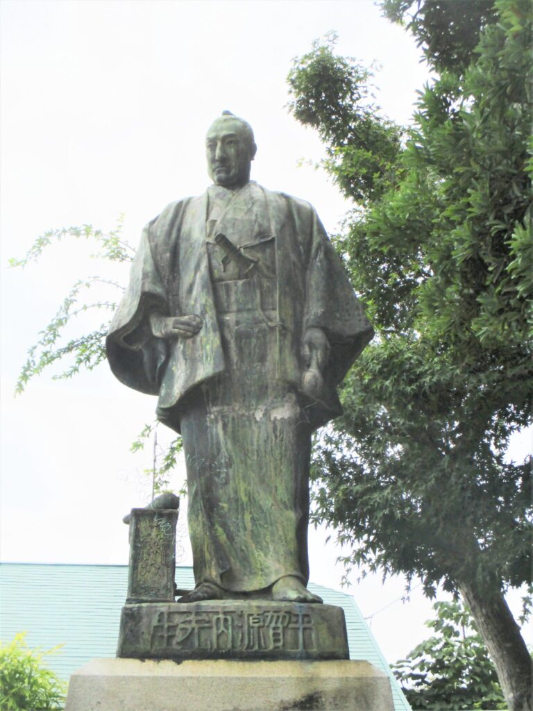 Foto 14 | Gennai-Statue