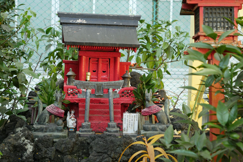 Aikyōinari-jinja, Ichigaya | Kitsune-Schrein auf dem Schreingelände des Aikyōinari-jinja