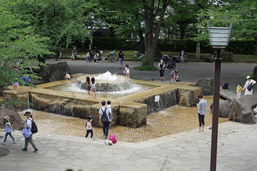 Oji, Asukayama-kōen | Belebte Springbrunnenanlage im Asukayama-kōen