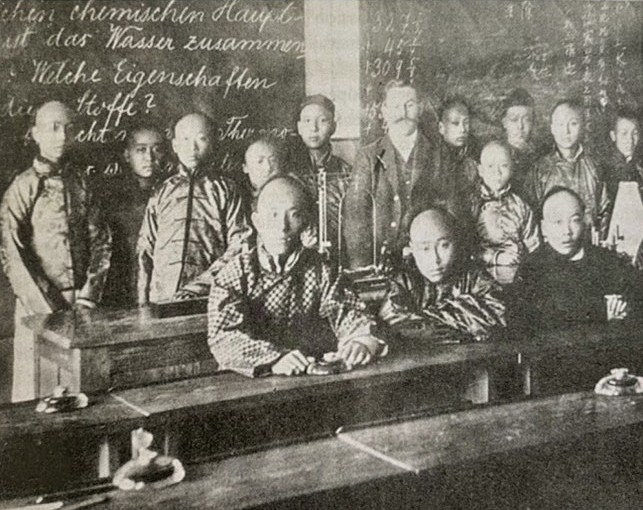 Chemieunterricht an der Deutsch-Chinesischen Hochschule